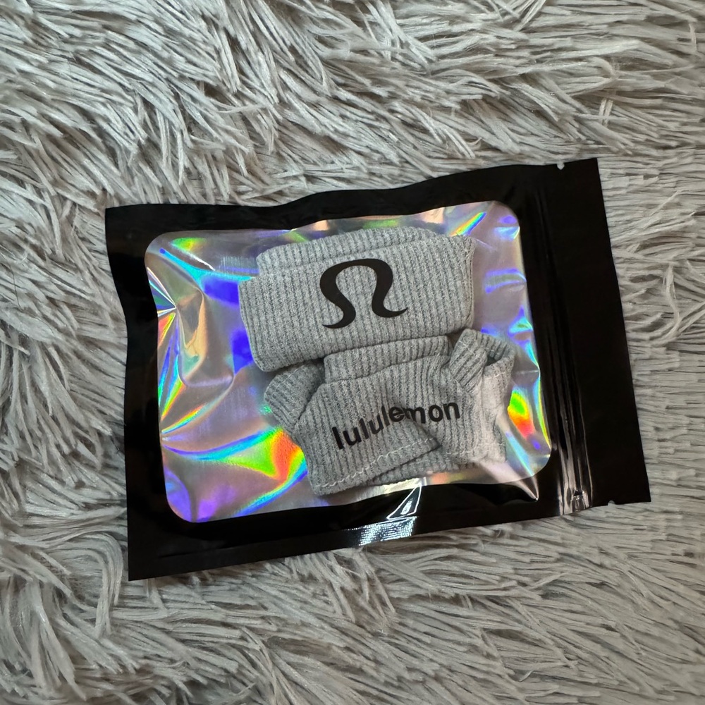 LABUBU V4 Pin for Love Outfits- Mini Grey Lululemon 2pc Set